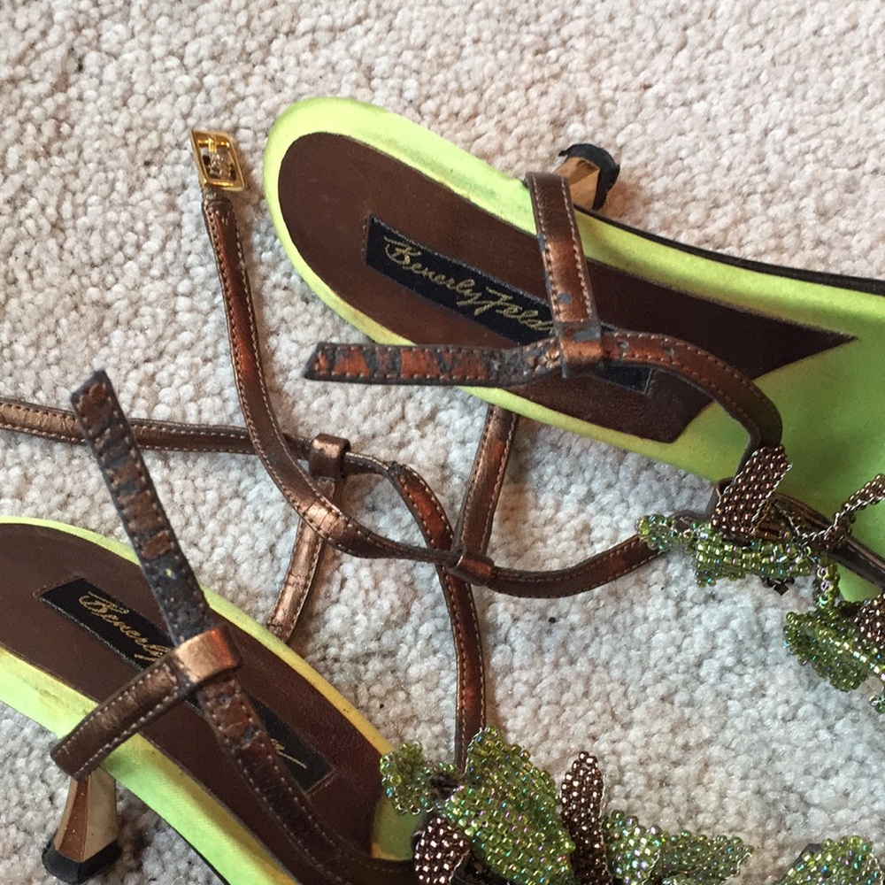 Beverly Feldman kitten heels. - Picture 4 of 8